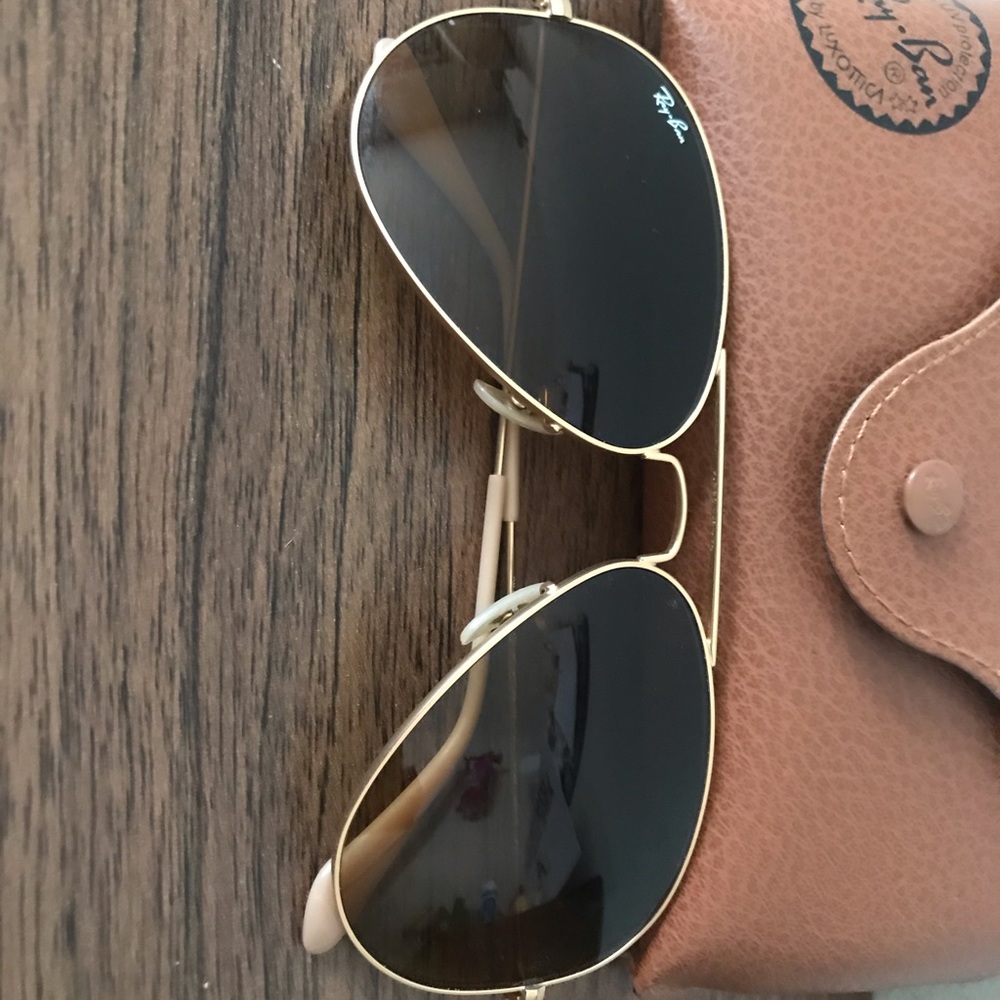 Ray ban brown aviators. In GREAT CONDITION!